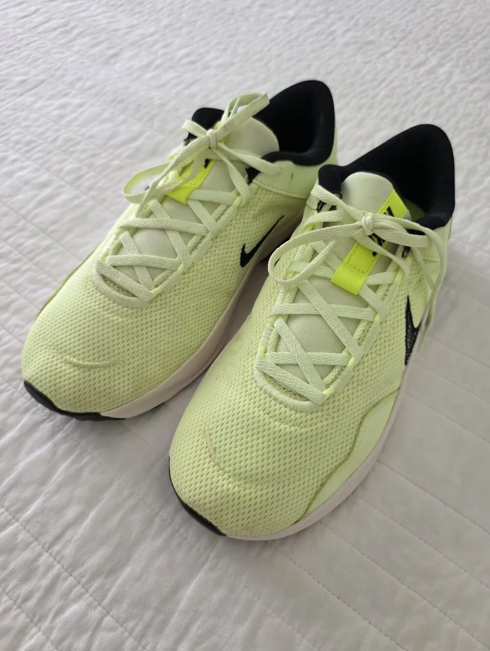 Nike Legend Essential 3 Neon Yellow/Black Running Shoes Mens 9.5